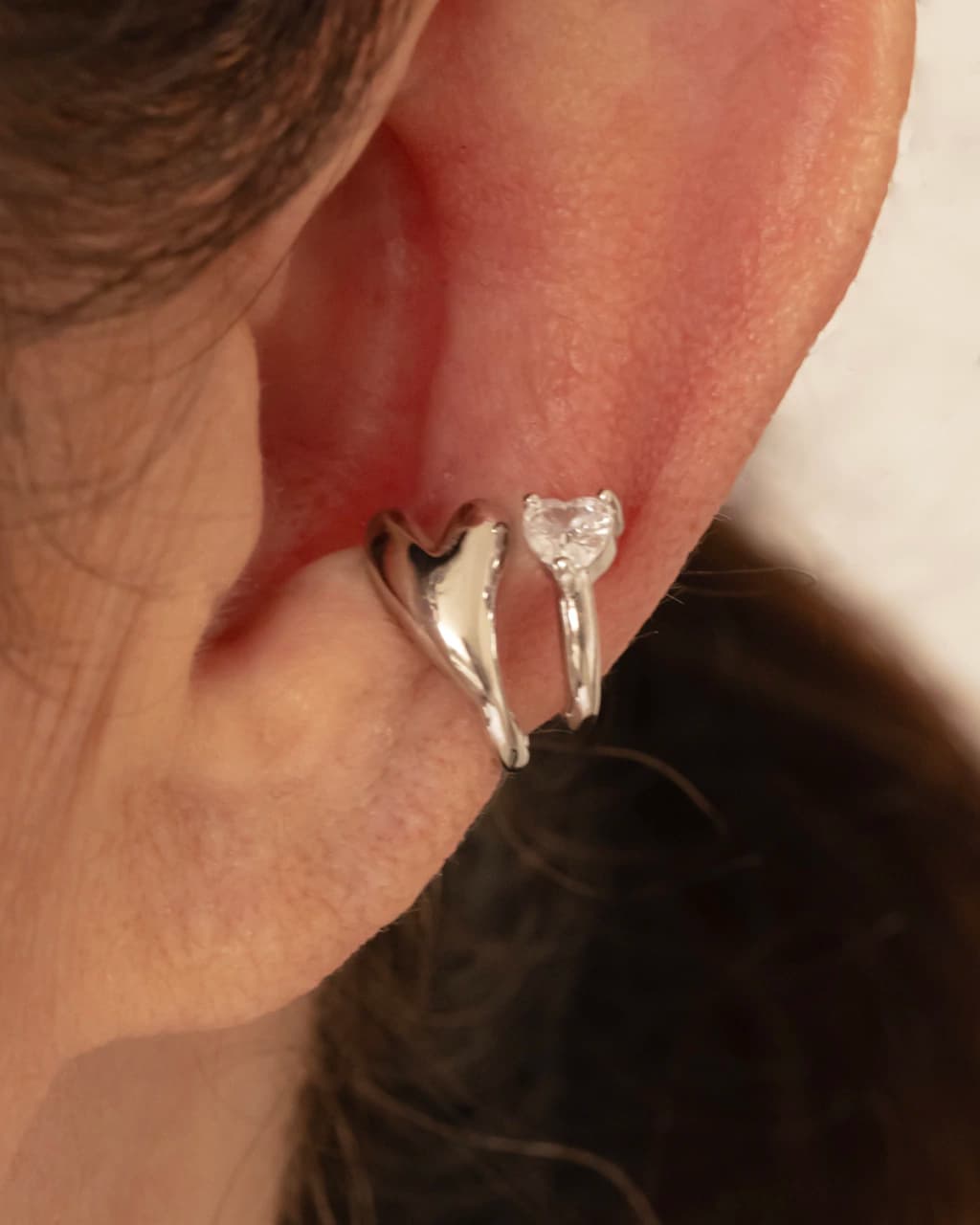 Brinco Piercing Unitario Coração Liso e de Zirconia no Ródio Branco