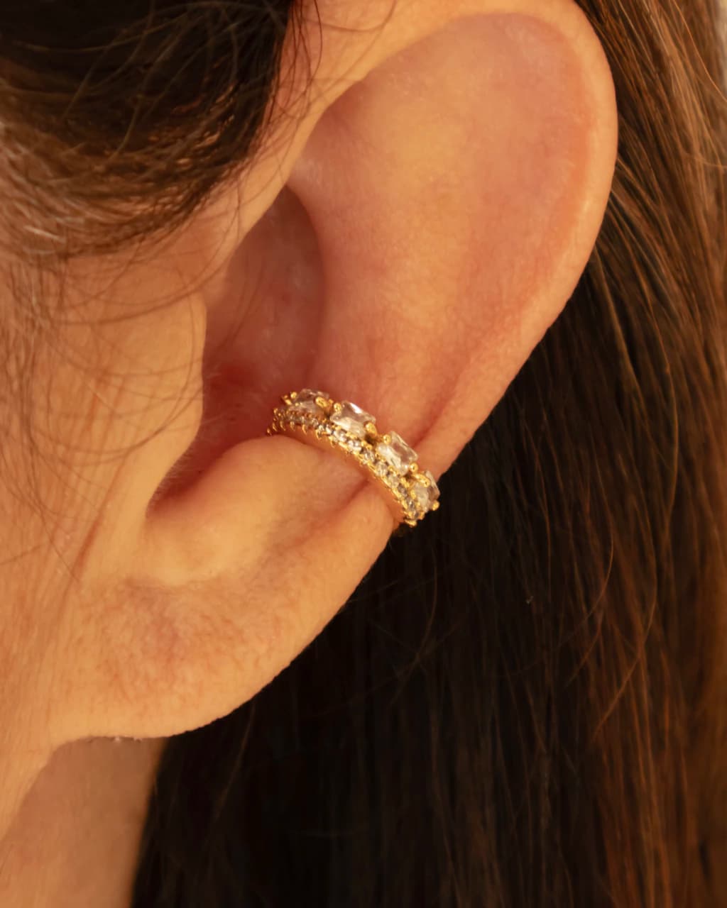 Brinco Piercing Unitario Microzirconias e Zirconias Baguetes no Dourado
